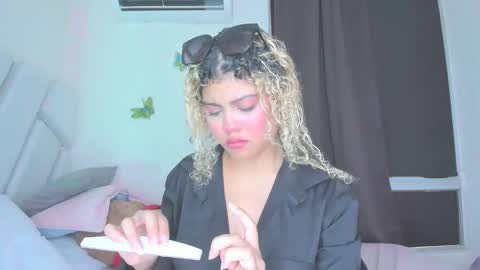 sofiacastillo01 online show from 04.28.26