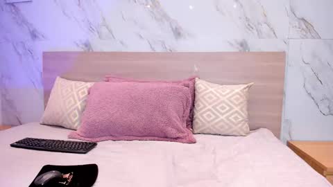 Snapshot of sofiagomez_1 chatting on 12.01.25 SOFI online show from 12.01.25