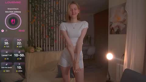 Snapshot of sofiapure18 chatting on 11.23.25 Sofia Help me overcome shynes with 100 thumbs up online show from 11.23.25