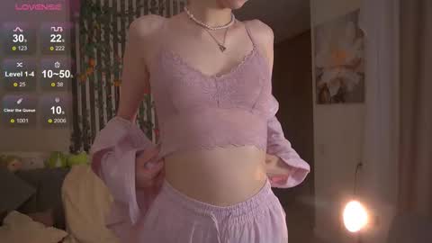 Snapshot of sofiapure18 chatting on 11.27.25 Sofia Help me overcome shynes with 100 thumbs up online show from 11.27.25