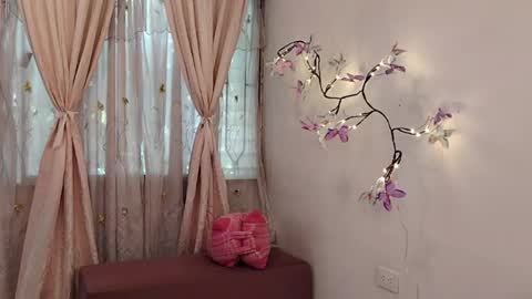 Sofi Bella online show from 04.23.26