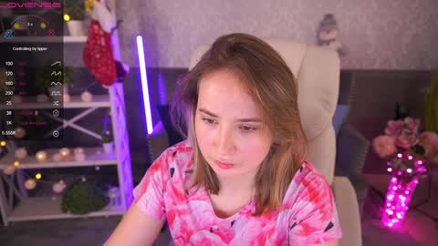 Snapshot of sofiebloom chatting on 12.28.24 Sofie online show from 12.28.24