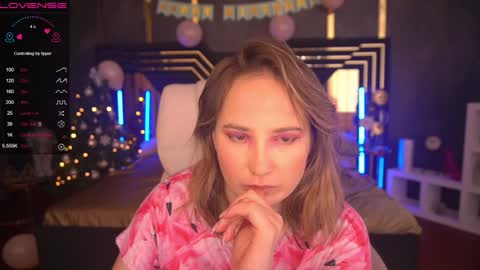 Snapshot of sofiebloom chatting on 12.30.24 Sofie online show from 12.30.24