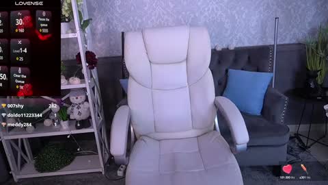 Snapshot of sofiebloom chatting on 01.16.25 Sofie online show from 01.16.25