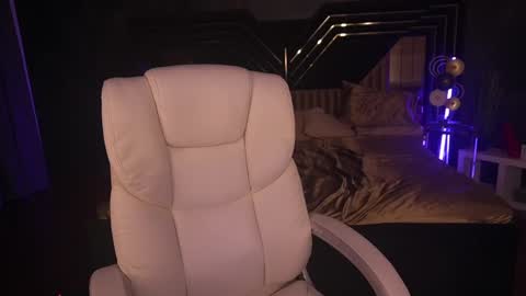 Snapshot of sofiebloom chatting on 01.22.25 Sofie online show from 01.22.25