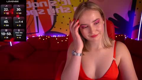 Snapshot of sofiebloom chatting on 01.23.25 Sofie online show from 01.23.25