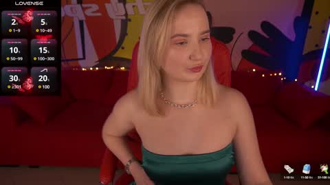 Snapshot of sofiebloom chatting on 02.02.25 Sofie online show from 02.02.25