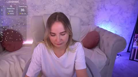 Snapshot of sofiebloom chatting on 09.13.25 Sofie online show from 09.13.25