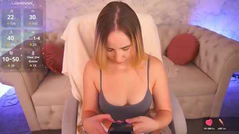 Snapshot of sofiebloom chatting on 09.18.25 Sofie online show from 09.18.25