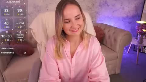 Snapshot of sofiebloom chatting on 10.02.25 Sofie online show from 10.02.25