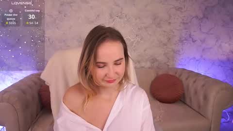 Snapshot of sofiebloom chatting on 10.07.25 Sofie online show from 10.07.25