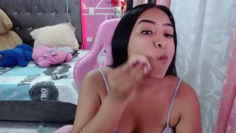 Snapshot of sofiiadreams chatting on 01.02.25 sofia Dreams online show from 01.02.25