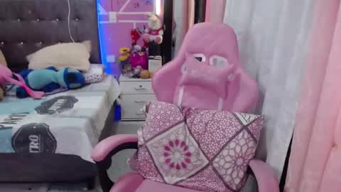 Snapshot of sofiiadreams chatting on 01.16.25 sofia Dreams online show from 01.16.25