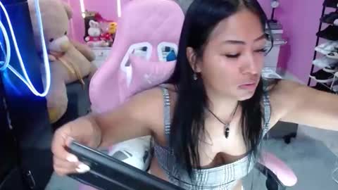 Snapshot of sofiiadreams chatting on 10.23.25 sofia Dreams online show from 10.23.25