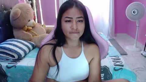 Snapshot of sofiiadreams chatting on 12.19.25 sofia Dreams online show from 12.19.25