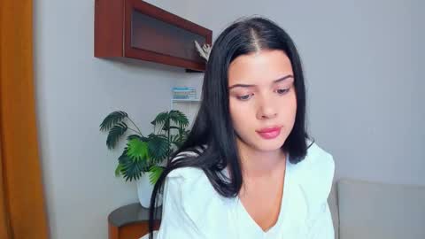 Snapshot of softlyy_bold chatting on 09.19.25 Alice online show from 09.19.25