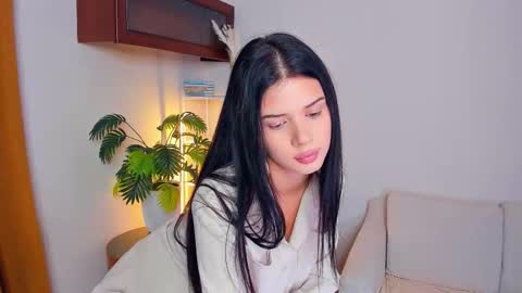 Snapshot of softlyy_bold chatting on 09.20.25 Alice online show from 09.20.25