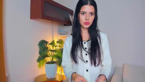Snapshot of softlyy_bold chatting on 09.27.25 Alice online show from 09.27.25