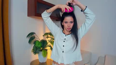 Snapshot of softlyy_bold chatting on 10.02.25 Alice online show from 10.02.25