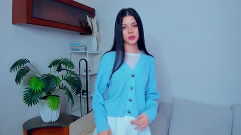 Snapshot of softlyy_bold chatting on 10.12.25 Alice online show from 10.12.25