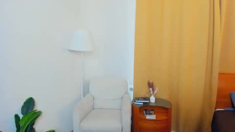 Snapshot of softlyy_bold chatting on 11.05.25 Alice online show from 11.05.25