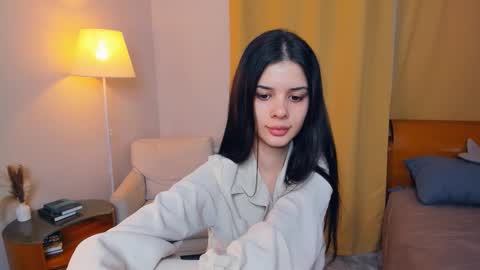 Snapshot of softlyy_bold chatting on 12.05.25 Alice online show from 12.05.25