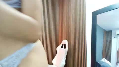 sofy west online show from 09.18.25