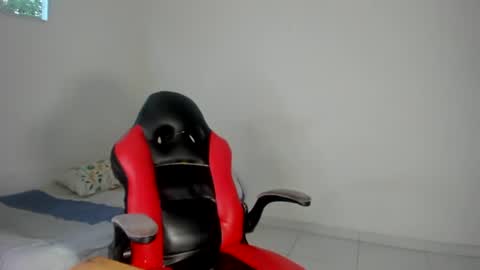 Moonie  online show from 09.10.25