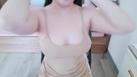 Snapshot of sonaluv chatting on 06.13.26 Sona online show from 06.13.26