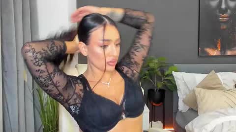 Snapshot of sonia__rey chatting on 11.20.25 Sonia Rey online show from 11.20.25