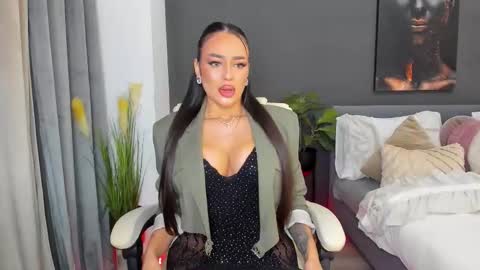 Snapshot of sonia__rey chatting on 11.23.25 Sonia Rey online show from 11.23.25