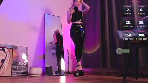 Snapshot of sonia__rose chatting on 01.28.25 Sonia online show from 01.28.25