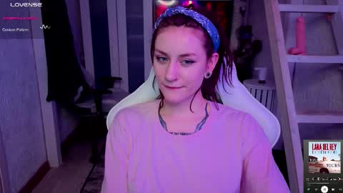 Snapshot of sonicsupergirl chatting on 10.12.25 Rie online show from 10.12.25