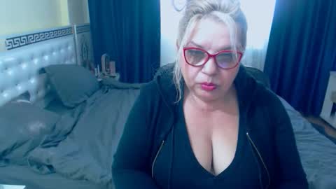 Snapshot of sonyamilf chatting on 01.14.26 Sonya online show from 01.14.26