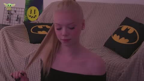 Snapshot of sonyaplush chatting on 12.10.24 Sonya  Instagram   Twitter sonyaplushgirl  OnlyFans sonyaplush online show from 12.10.24