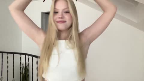 Snapshot of sonyaplush chatting on 12.26.24 Sonya  Instagram   Twitter sonyaplushgirl  OnlyFans sonyaplush online show from 12.26.24