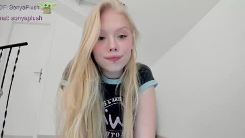 Snapshot of sonyaplush chatting on 02.23.25 Sonya  Instagram   Twitter sonyaplushgirl  OnlyFans sonyaplush online show from 02.23.25