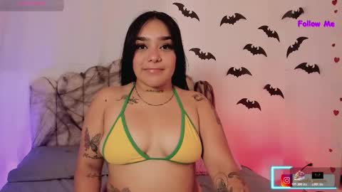 Snapshot of soofii_james chatting on 10.27.25 sofi  online show from 10.27.25