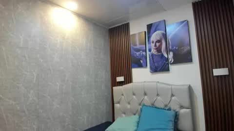 Sophi Thaylorr online show from 10.10.25