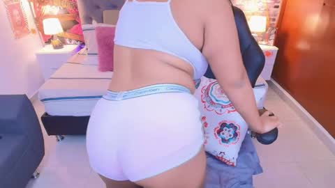 Snapshot of sophia__boobs chatting on 10.21.25 Sofia online show from 10.21.25