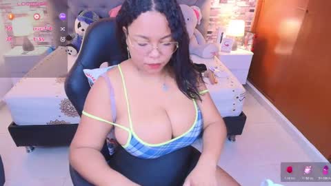 Snapshot of sophia__boobs chatting on 11.10.25 Sofia online show from 11.10.25