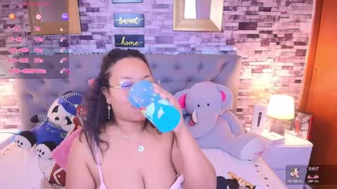 Snapshot of sophia__boobs chatting on 11.12.25 Sofia online show from 11.12.25