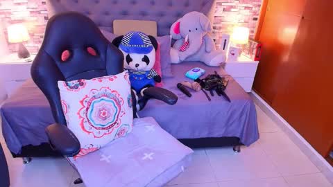 Snapshot of sophia__boobs chatting on 11.26.25 Sofia online show from 11.26.25