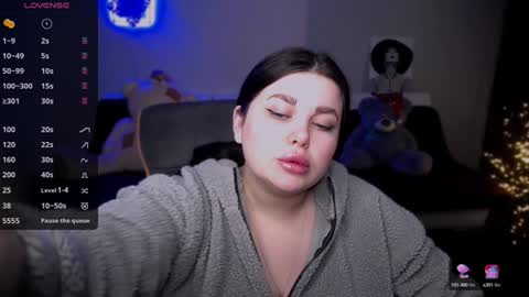 sophia__olsen online show from 01.12.25