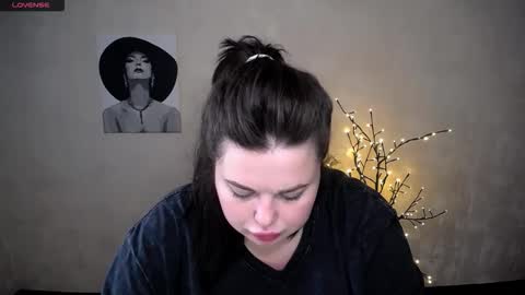 sophia__olsen online show from 09.09.25