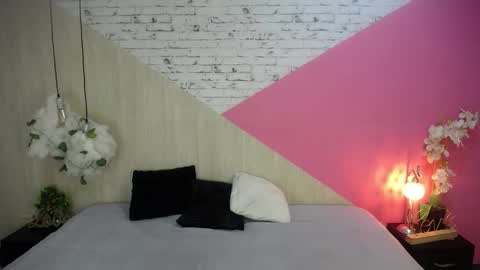 Snapshot of sophia_brunette21 chatting on 11.30.25 sophia_brunette21 online show from 11.30.25