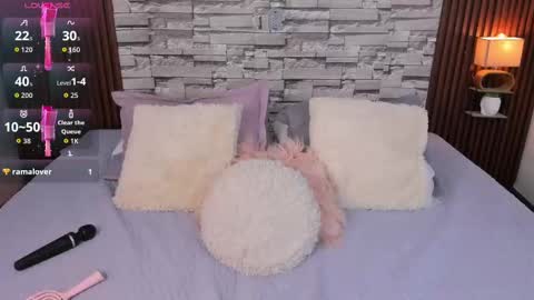 Snapshot of sophia_deluxe18 chatting on 11.22.25 SOFI online show from 11.22.25