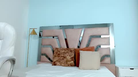 Sophia  online show from 01.18.25