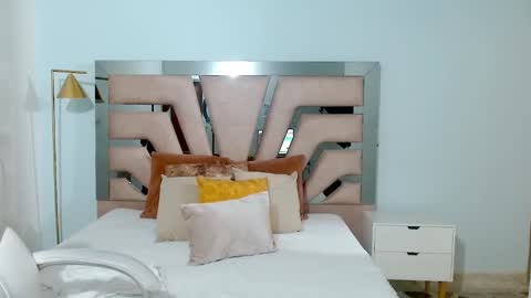 Sophia  online show from 01.21.25