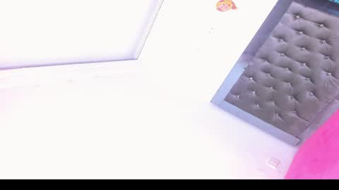 Snapshot of sophia_horny19 chatting on 12.14.25 sophia_horny19 online show from 12.14.25